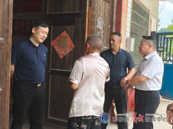 县领导赴玉合街道走访慰问退役军人