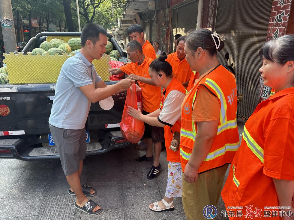 开森农场为城市“美容师”送“清凉”