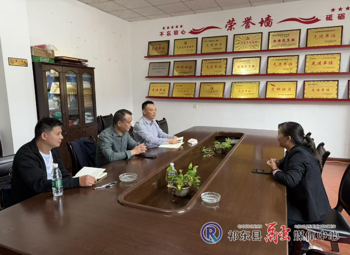 县委社会工作部调研洪桥街道社区治理工作
