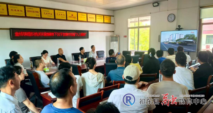 金桥镇组织干群集中观看九三阅兵直播