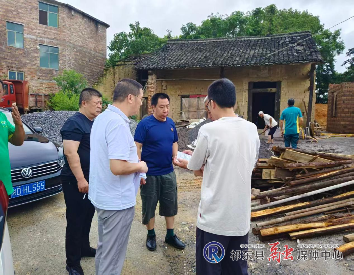县应急管理局赴城连墟乡督导农房灾后重建工作