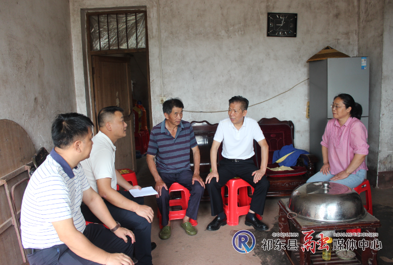 陈小云开展“七一”走访慰问活动
