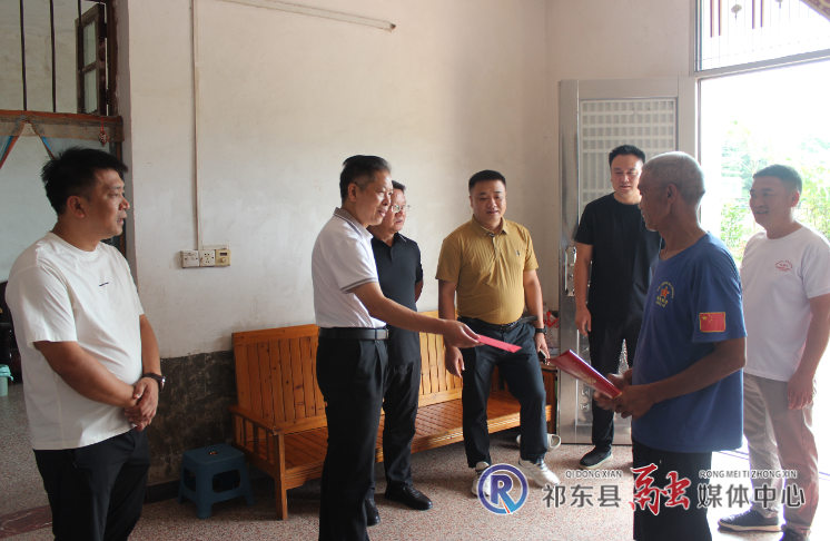 陈小云赴白鹤街道开展“八一”走访慰问活动