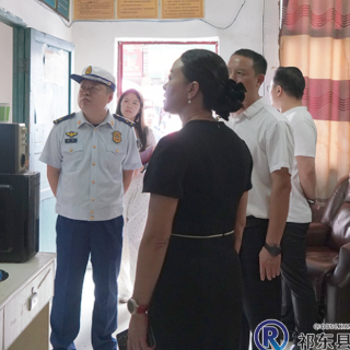 县领导调研中心市场消防安全工作