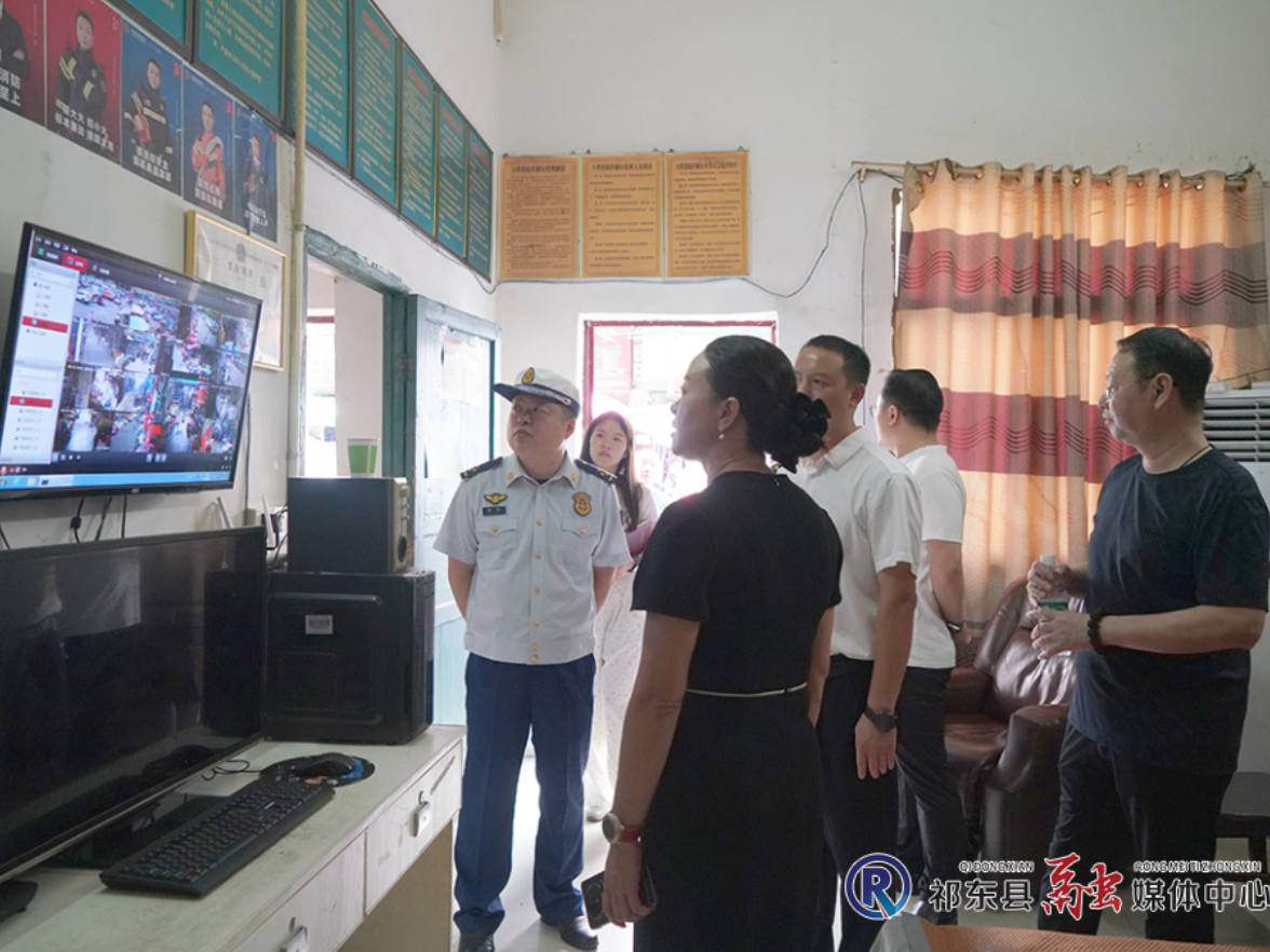 县领导调研中心市场消防安全工作