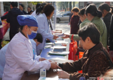 县人民医院联合县疾病预防控制中心开展公益活动