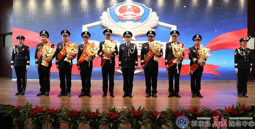 w_图片警察006.jpg w_图片警察006.jpg