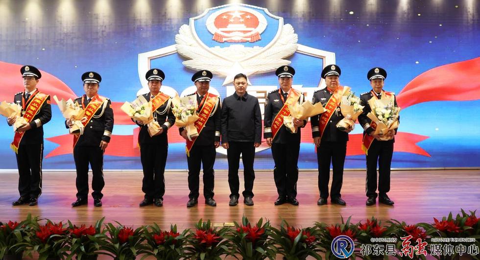 w_图片警察节005.jpg w_图片警察节005.jpg