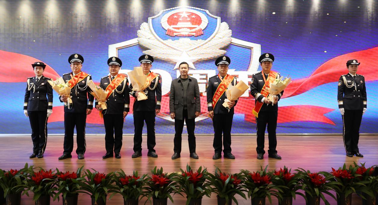 警擦006.jpg 警擦006.jpg