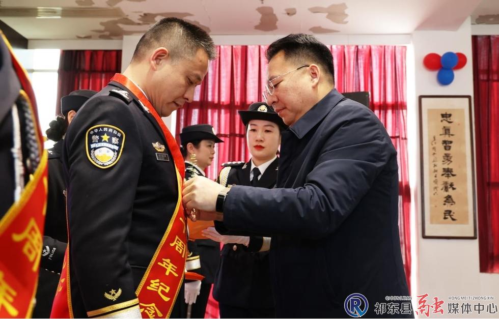 w_图片警察004.jpg w_图片警察004.jpg