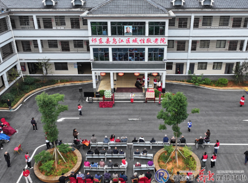 重阳敬老情意浓 义工温暖老人心