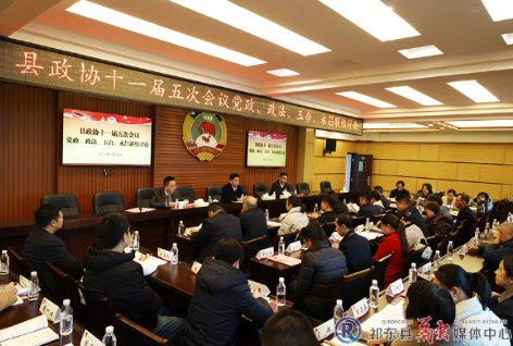 政协委员分组讨论：群策群力谋发展 同心同德绘蓝图
