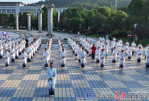 温暖中国公益万里行活动走进祁东