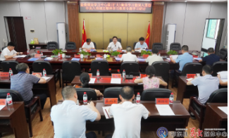 县委理论学习中心组（扩大）集体学习暨深入贯彻中央八项规定精神学习教育专题学习研讨会召开