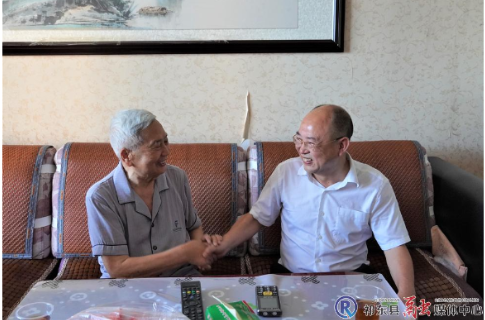 县领导开展“七一”走访慰问