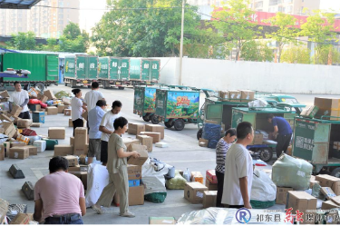 高温下的 “邮” 路坚守：快递员用汗水传递温情