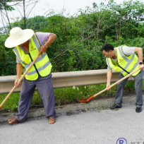 县公路养护中心对娄衡高速连接线进行精细养护