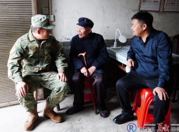 县人武部调研基层人武工作并看望老兵