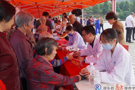 我县启动“健康管理年”活动