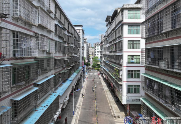 玉合街道多方联动整治林兴巷“马路市场”