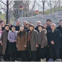 金桥镇离退休支部党员春游黄花公园