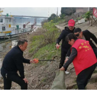 河洲镇开展清河净滩行动