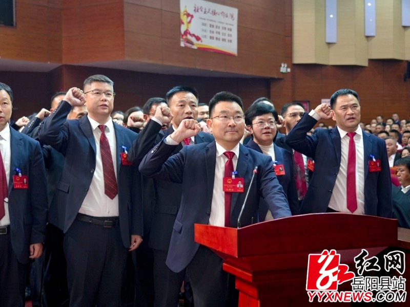 新当选人员向宪法宣誓 (2).jpg 新当选人员向宪法宣誓 (2).jpg