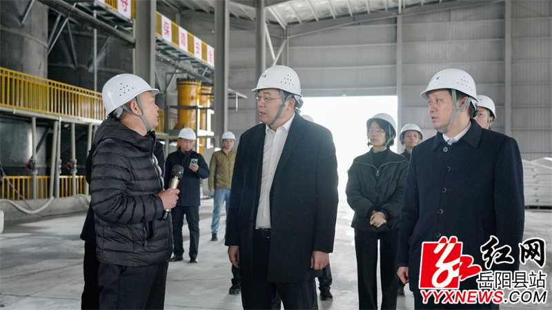 肖湘晖在湘硅456.jpg 肖湘晖在湘硅456.jpg