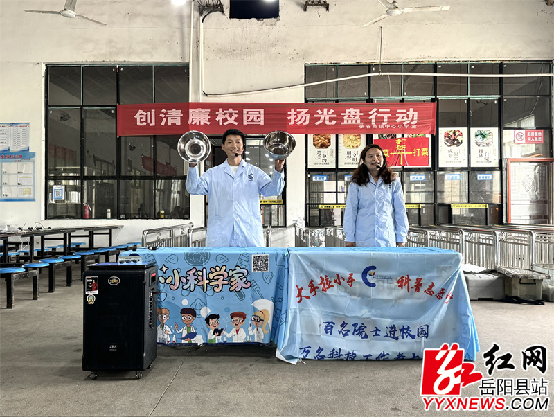 志愿者讲解.jpg