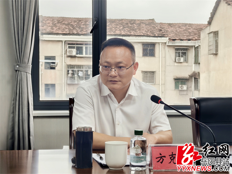 方克君讲话.jpg 方克君讲话.jpg