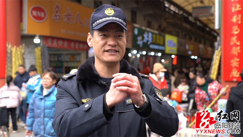 县城管执法大队直属二中队中队长  张瑞毅.jpg