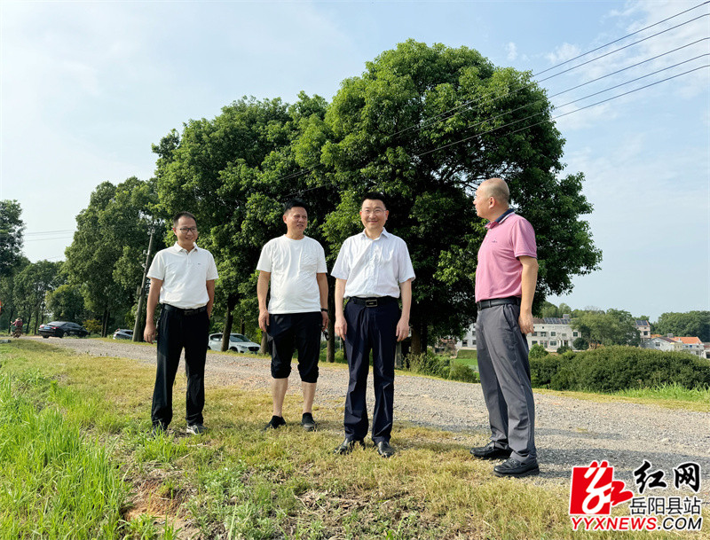 视察共同水库.JPG