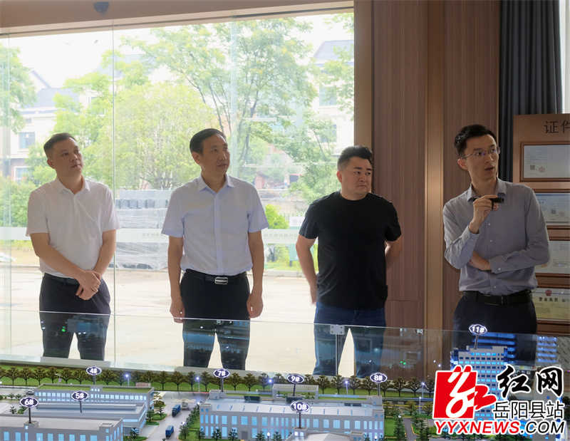 周里在湘北现代商贸物流园调研物流产业.jpg