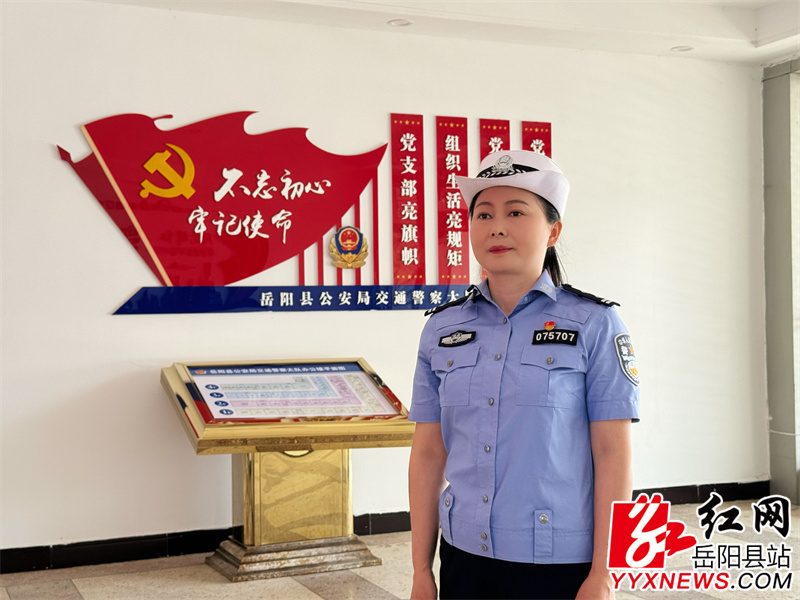 县公安局交警大队秩序中队中队长 秦琴.jpg
