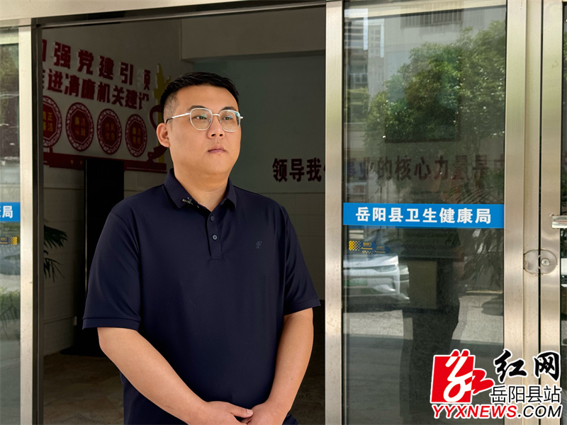 县卫健局应急办主任 何林杰.jpg