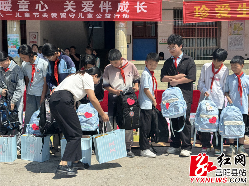 捐赠现场 (1).JPG