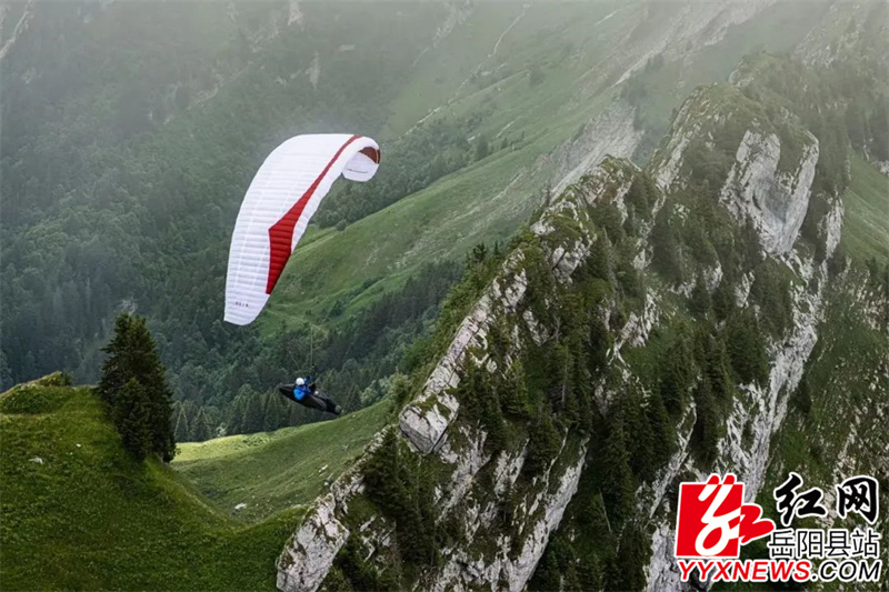 麻布山低空飞行.jpg