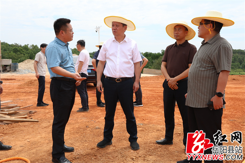 吴光文调研黄沙街镇荷塘村新沃生物科技公司.JPG