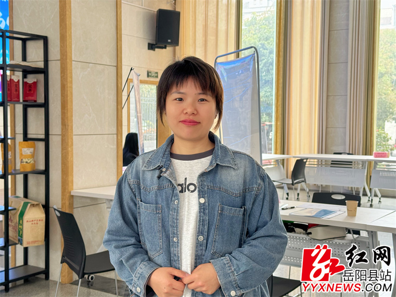 岳阳民康医用材料有限公司行政人员 关利娟.JPG