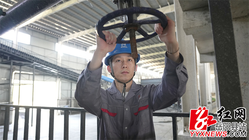 湖南双阳硅业有限公司生产部员工 屈天成.jpg 湖南双阳硅业有限公司生产部员工 屈天成.jpg