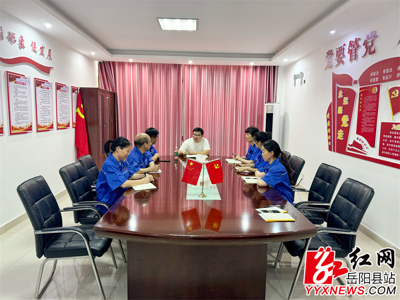 召开座谈会.JPG