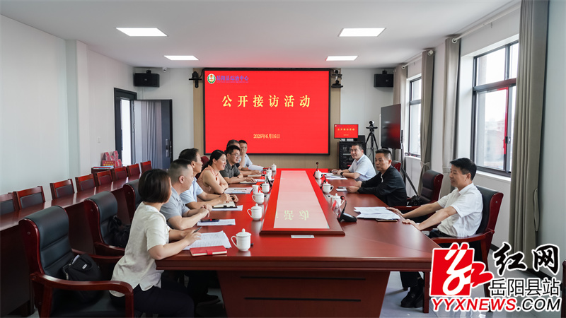 接访现场1.jpg 接访现场1.jpg