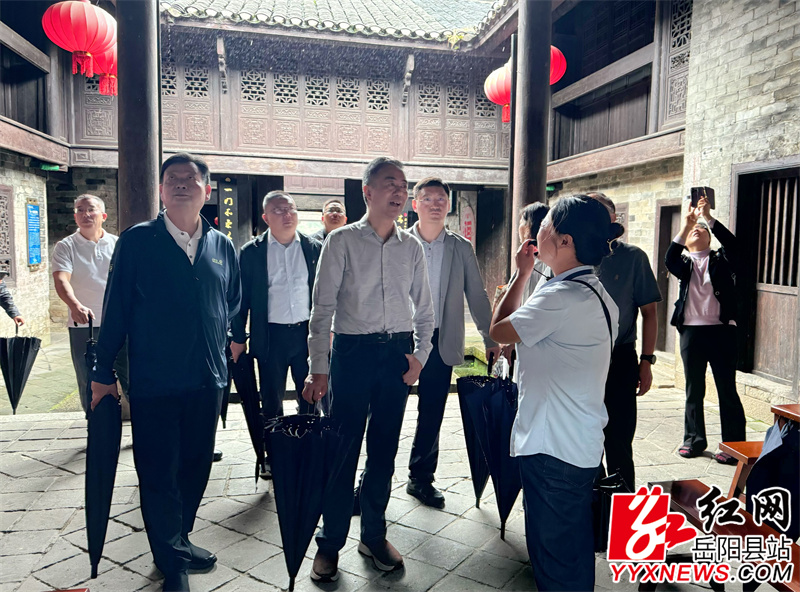 参观张谷英景区.JPG