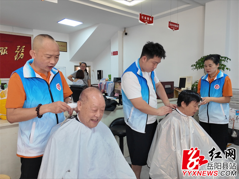 志愿者免费理发,采耳.jpg 志愿者免费理发,采耳.jpg
