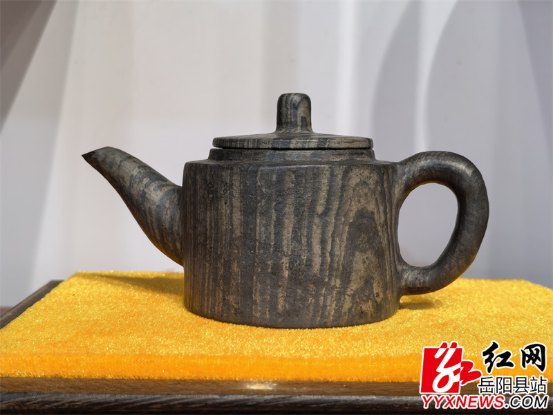巴陵青陶雕刻成型技艺成品.jpg 巴陵青陶雕刻成型技艺成品.jpg