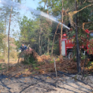 马鬃岭镇：专职消防灭山火，守护百姓保平安