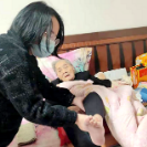 漳江街道：百岁老人想办证 上门服务暖人心