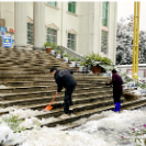 漳江街道：组织清扫积雪 方便群众出行