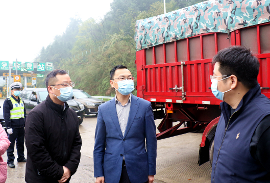 庞波督导检查疫情防控工作时强调：坚决筑牢外防输入的安全防线