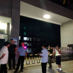 夷望溪镇：义务巡逻守护校园安全